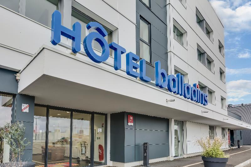 อินิเชียล บาย บัลลาแด็ง ก็อง เมโมเรียล Hotel ภายนอก รูปภาพ