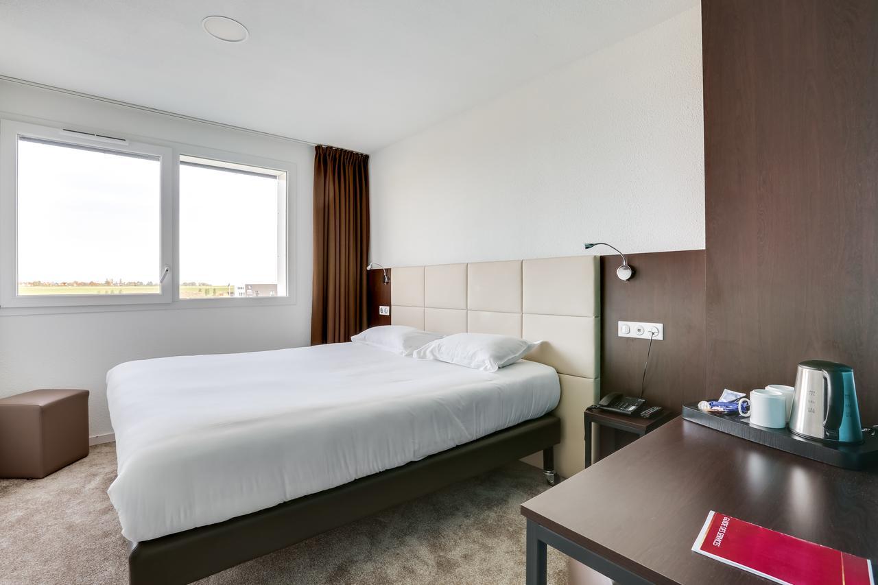 อินิเชียล บาย บัลลาแด็ง ก็อง เมโมเรียล Hotel ภายนอก รูปภาพ