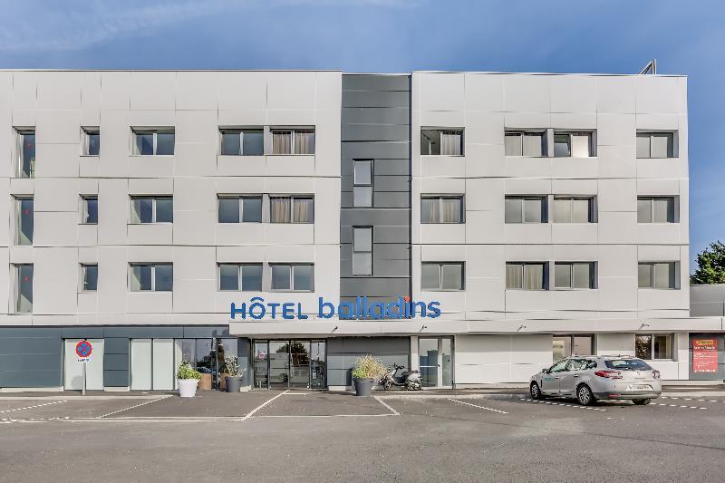 อินิเชียล บาย บัลลาแด็ง ก็อง เมโมเรียล Hotel ภายนอก รูปภาพ